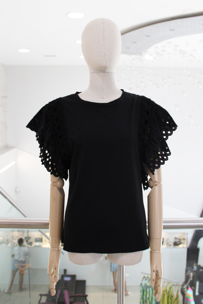 Blusa negra escarolas