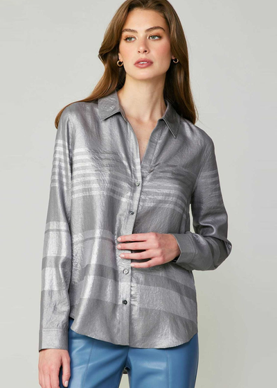 Blusa gris metálico