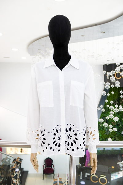 Camisa blanca flores