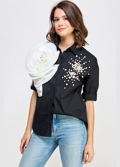 Camisa negra flor