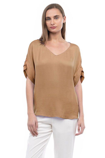 Blusa café pliegues