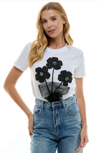 Playera blanca flores negras